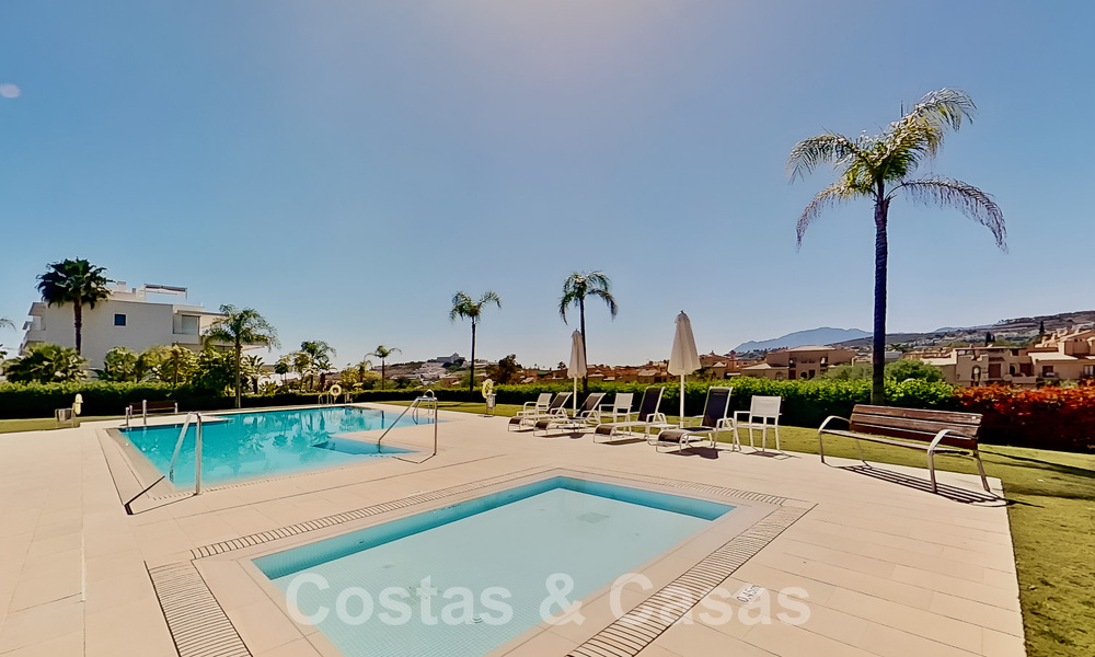 Modern tuinappartement te koop met 3 slaapkamers in golfresort op de New Golden Mile tussen Marbella en Estepona 53237