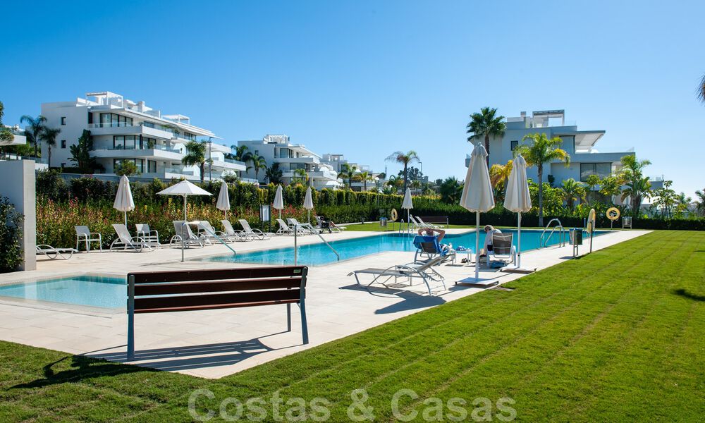 Modern tuinappartement te koop met 3 slaapkamers in golfresort op de New Golden Mile tussen Marbella en Estepona 53250