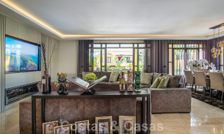 Luxe appartement te koop in een exclusief tweedelijnsstrand complex in Puerto Banus, Marbella 52097 