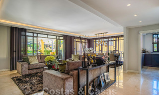 Luxe appartement te koop in een exclusief tweedelijnsstrand complex in Puerto Banus, Marbella 52098 