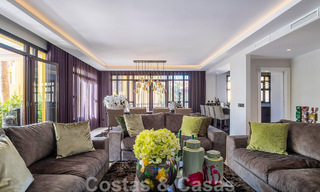 4-slaapkamer luxe appartement te koop in een exclusief tweedelijnsstrand complex in Puerto Banus, Marbella 52099 