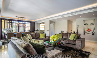 4-slaapkamer luxe appartement te koop in een exclusief tweedelijnsstrand complex in Puerto Banus, Marbella 52100 