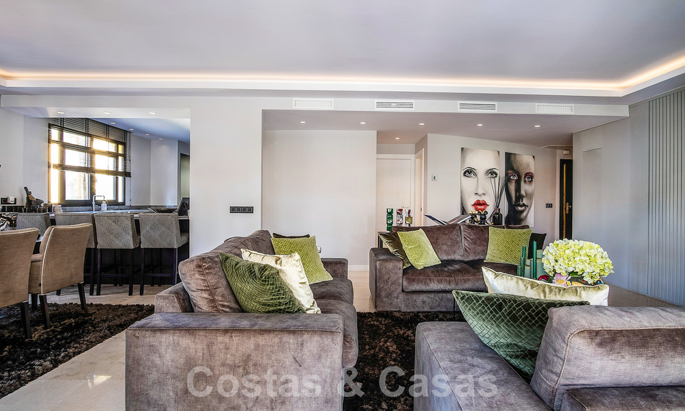 4-slaapkamer luxe appartement te koop in een exclusief tweedelijnsstrand complex in Puerto Banus, Marbella 52101