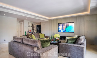 4-slaapkamer luxe appartement te koop in een exclusief tweedelijnsstrand complex in Puerto Banus, Marbella 52102 