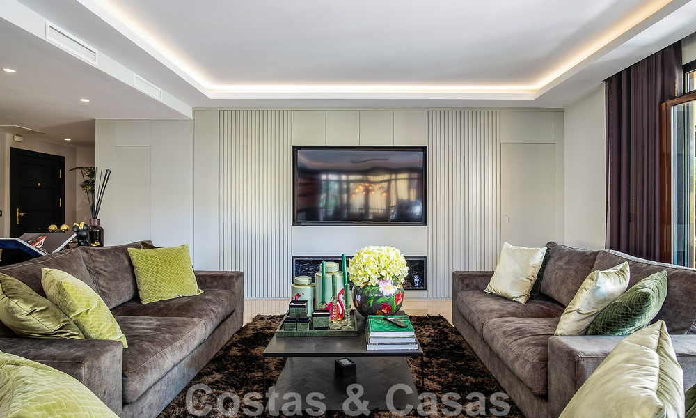 4-slaapkamer luxe appartement te koop in een exclusief tweedelijnsstrand complex in Puerto Banus, Marbella 52104