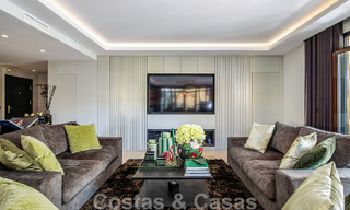 4-slaapkamer luxe appartement te koop in een exclusief tweedelijnsstrand complex in Puerto Banus, Marbella 52104 