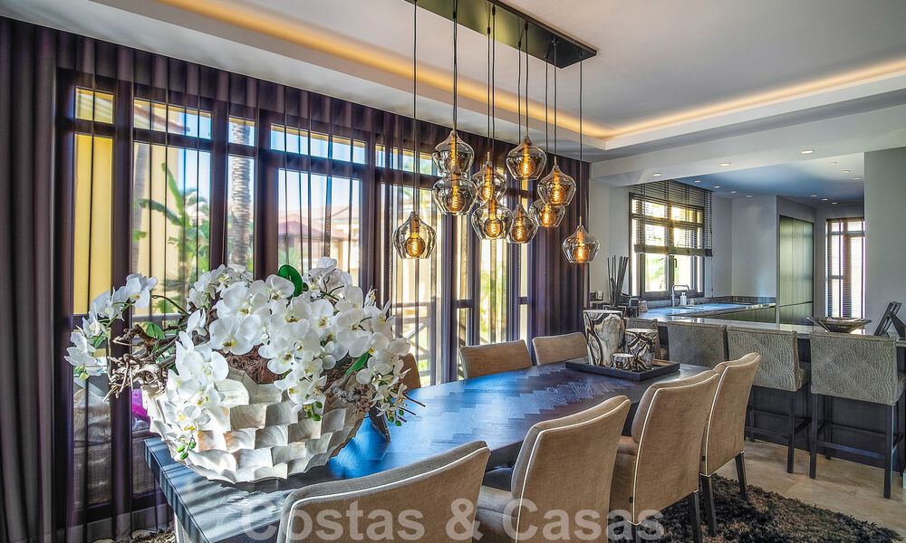Luxe appartement te koop in een exclusief tweedelijnsstrand complex in Puerto Banus, Marbella 52105