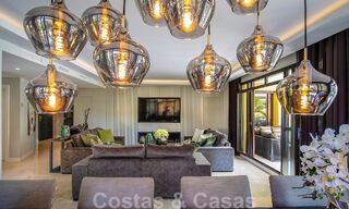 4-slaapkamer luxe appartement te koop in een exclusief tweedelijnsstrand complex in Puerto Banus, Marbella 52107 