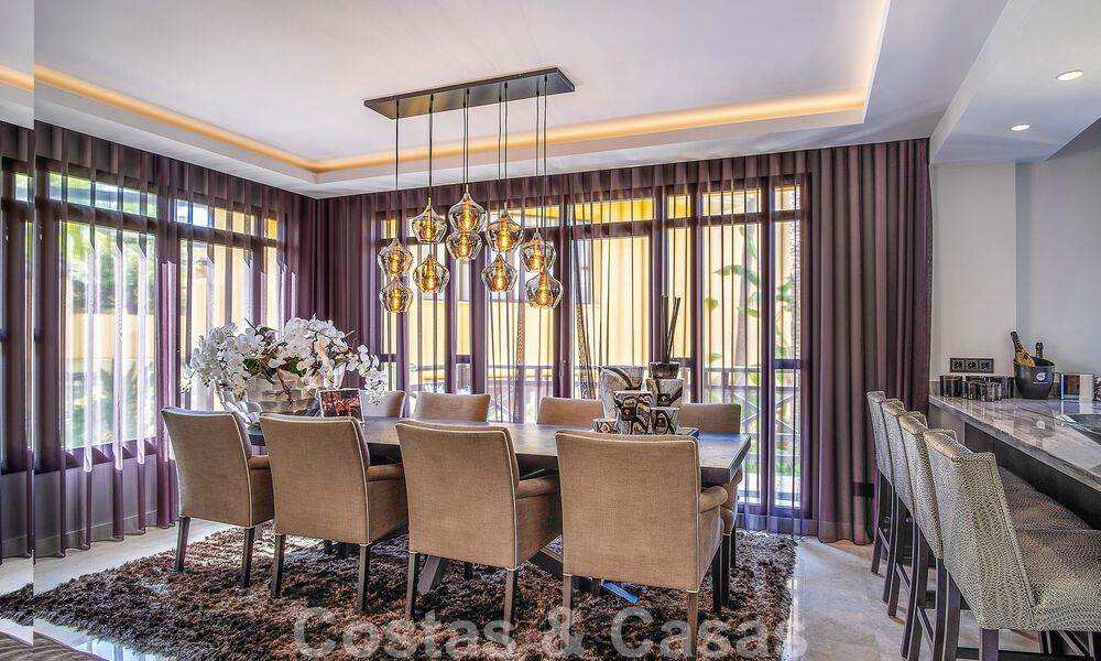 Luxe appartement te koop in een exclusief tweedelijnsstrand complex in Puerto Banus, Marbella 52111