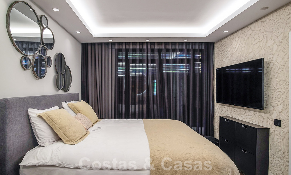 Luxe appartement te koop in een exclusief tweedelijnsstrand complex in Puerto Banus, Marbella 52113