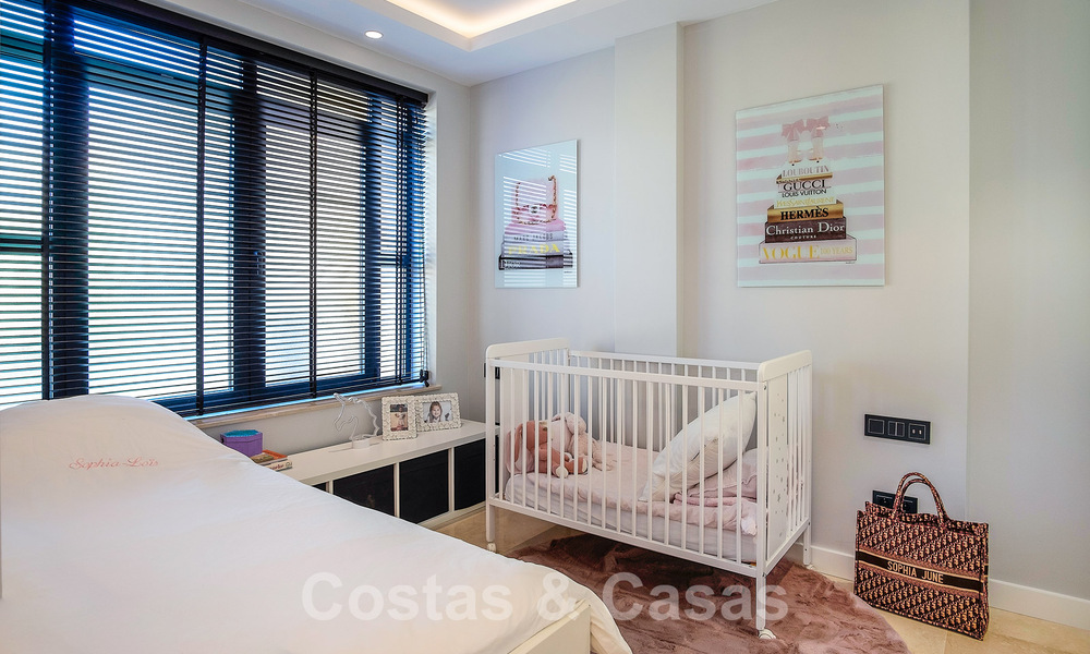 4-slaapkamer luxe appartement te koop in een exclusief tweedelijnsstrand complex in Puerto Banus, Marbella 52116