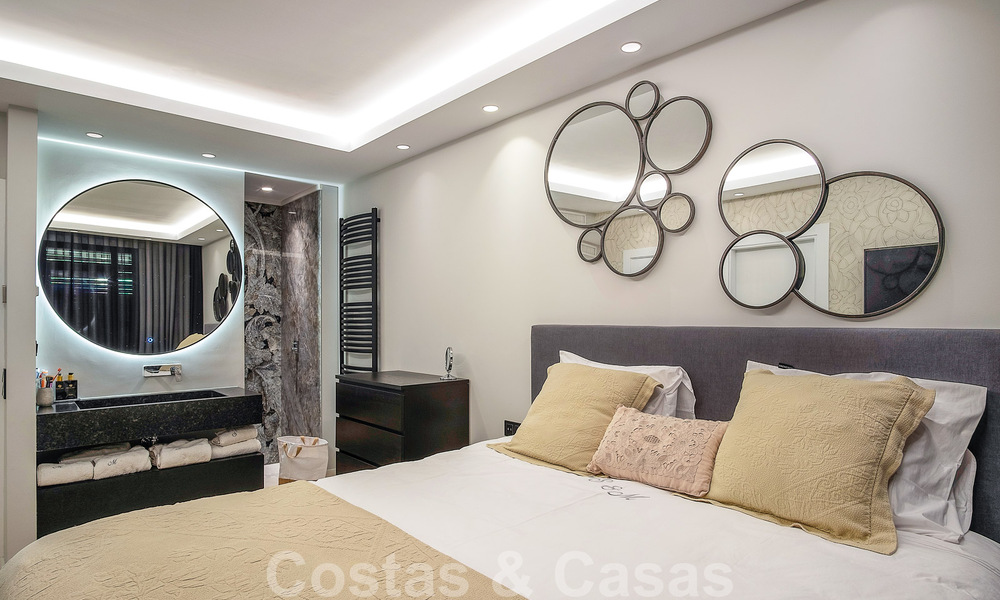 Luxe appartement te koop in een exclusief tweedelijnsstrand complex in Puerto Banus, Marbella 52118