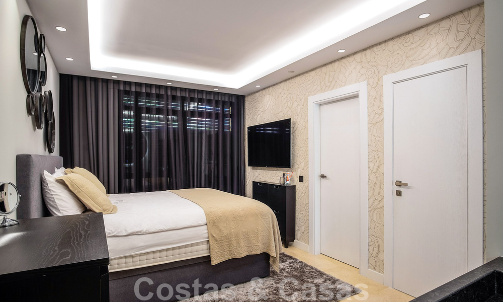 Luxe appartement te koop in een exclusief tweedelijnsstrand complex in Puerto Banus, Marbella 52120