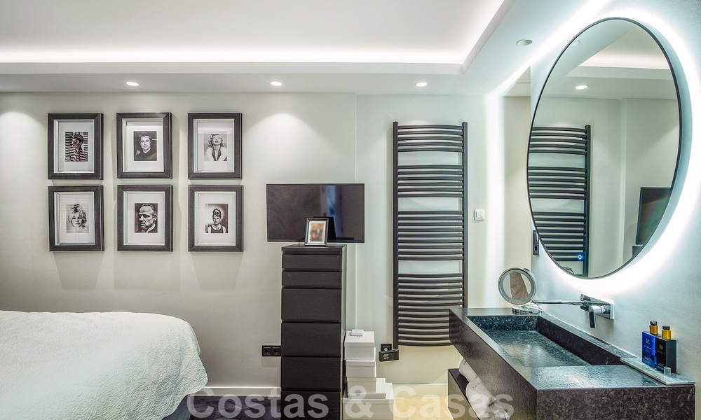 Luxe appartement te koop in een exclusief tweedelijnsstrand complex in Puerto Banus, Marbella 52122