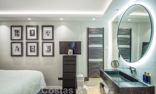 4-slaapkamer luxe appartement te koop in een exclusief tweedelijnsstrand complex in Puerto Banus, Marbella 52122 