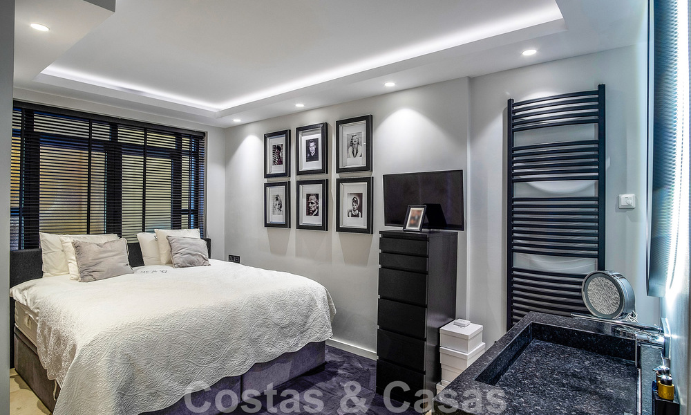 Luxe appartement te koop in een exclusief tweedelijnsstrand complex in Puerto Banus, Marbella 52123