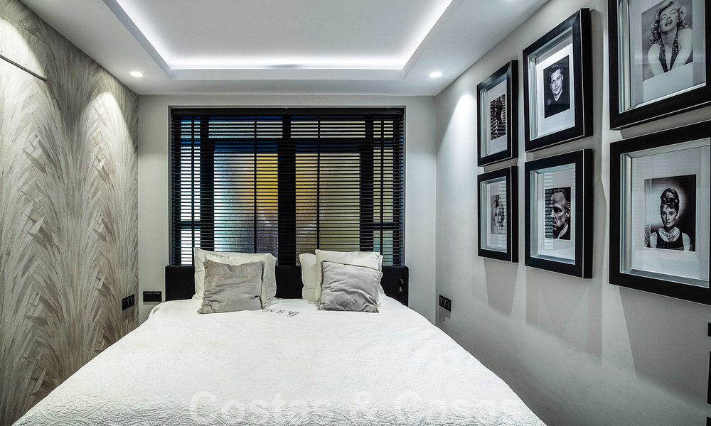 Luxe appartement te koop in een exclusief tweedelijnsstrand complex in Puerto Banus, Marbella 52124