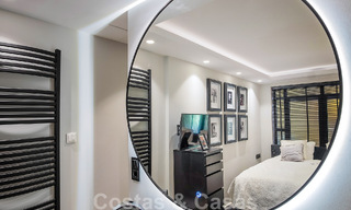 Luxe appartement te koop in een exclusief tweedelijnsstrand complex in Puerto Banus, Marbella 52125 