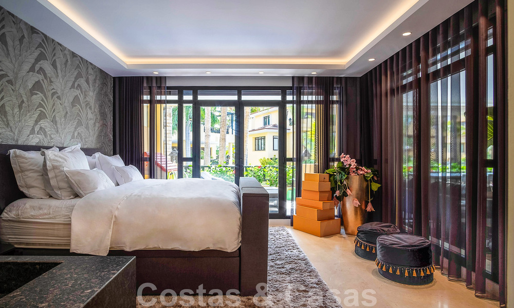 Luxe appartement te koop in een exclusief tweedelijnsstrand complex in Puerto Banus, Marbella 52129