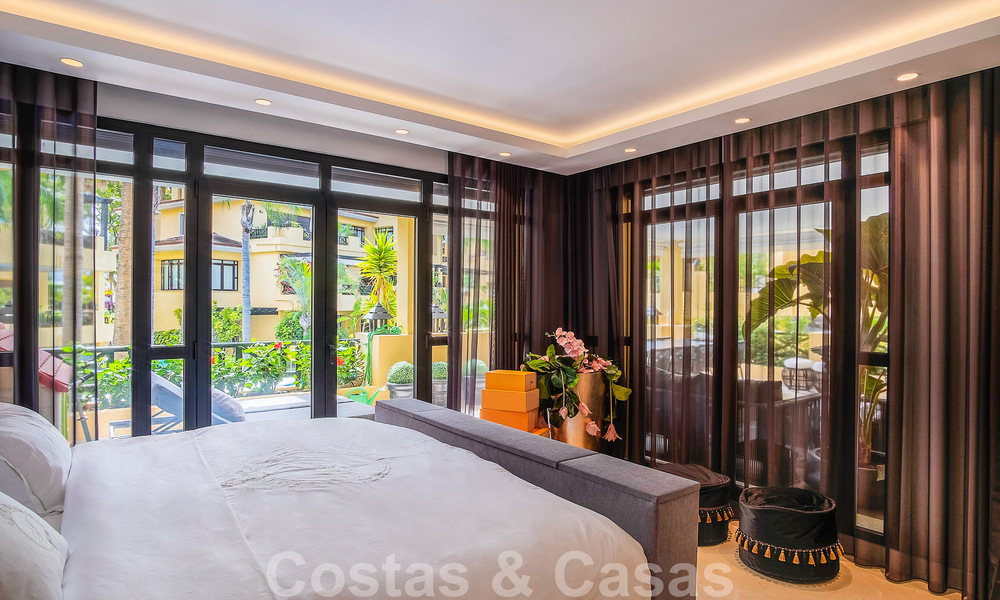 Luxe appartement te koop in een exclusief tweedelijnsstrand complex in Puerto Banus, Marbella 52132