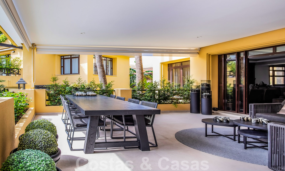 4-slaapkamer luxe appartement te koop in een exclusief tweedelijnsstrand complex in Puerto Banus, Marbella 52134