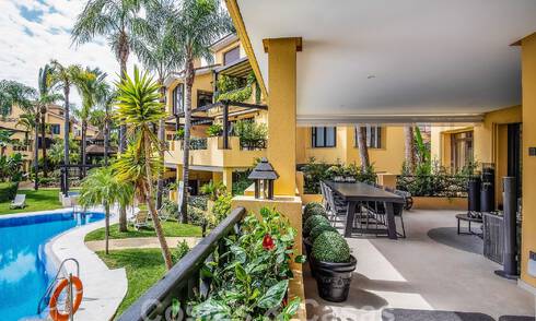 4-slaapkamer luxe appartement te koop in een exclusief tweedelijnsstrand complex in Puerto Banus, Marbella 52135