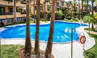 4-slaapkamer luxe appartement te koop in een exclusief tweedelijnsstrand complex in Puerto Banus, Marbella 52137 