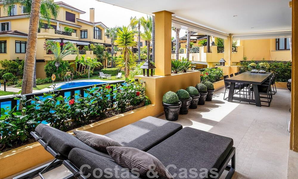 Luxe appartement te koop in een exclusief tweedelijnsstrand complex in Puerto Banus, Marbella 52138