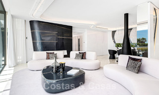 Nieuwgebouwde luxevilla met een architectonisch design te koop, eerstelijnsstrand in Los Monteros, Marbella 52286 