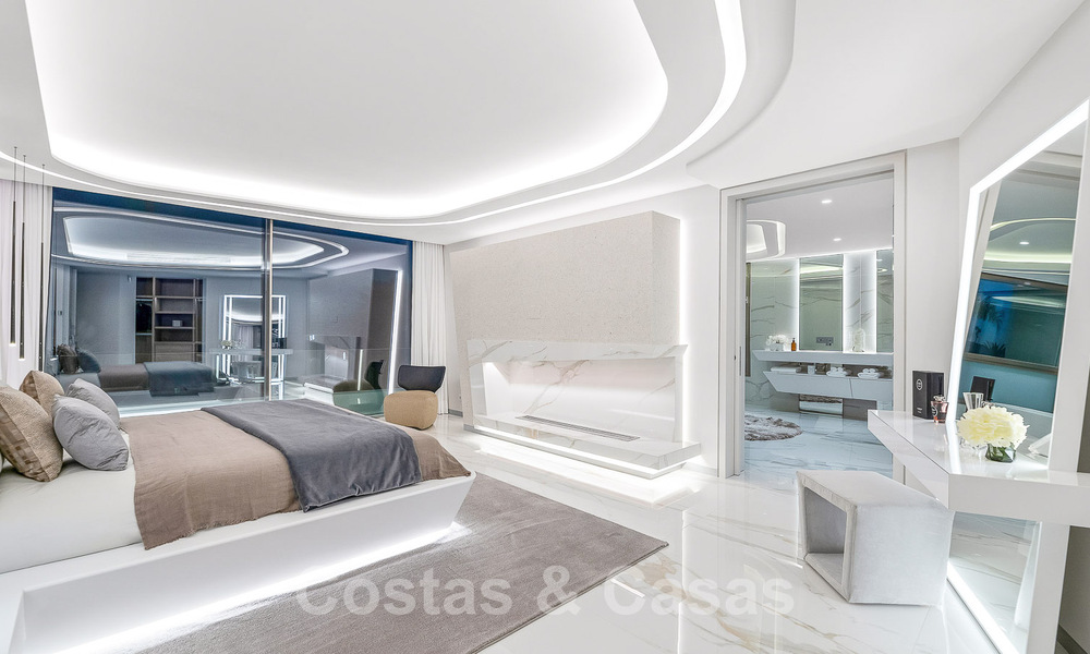 Nieuwgebouwde luxevilla met een architectonisch design te koop, eerstelijnsstrand in Los Monteros, Marbella 52291