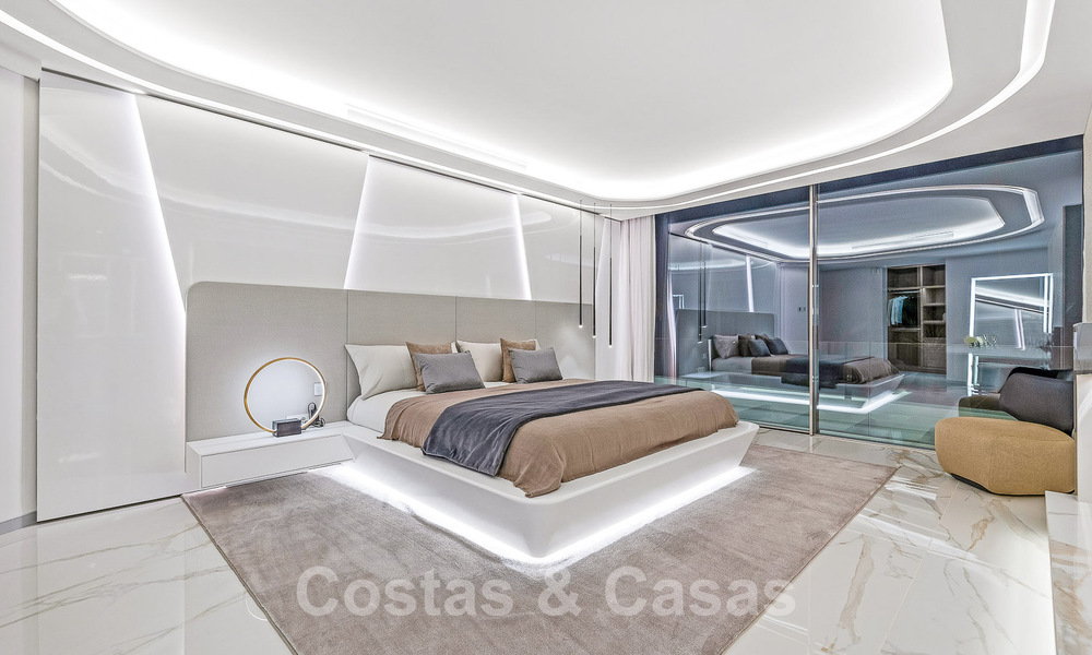 Nieuwgebouwde luxevilla met een architectonisch design te koop, eerstelijnsstrand in Los Monteros, Marbella 52293