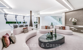 Nieuwgebouwde luxevilla met een architectonisch design te koop, eerstelijnsstrand in Los Monteros, Marbella 52342 
