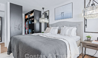 Eigentijds gerenoveerd penthouse te koop met berg- en zeezicht in Nueva Andalucia, Marbella 53578 