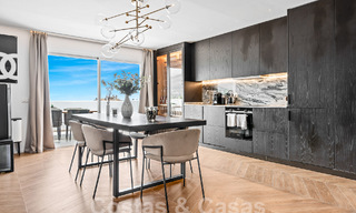 Eigentijds gerenoveerd penthouse te koop met berg- en zeezicht in Nueva Andalucia, Marbella 53583 