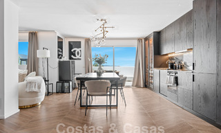 Eigentijds gerenoveerd penthouse te koop met berg- en zeezicht in Nueva Andalucia, Marbella 53584 