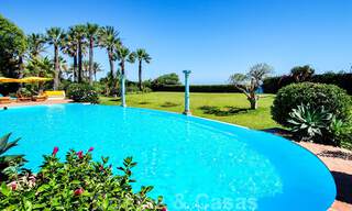 Majestueuze exclusieve villa te koop, eerstelijns strand, tussen Marbella en Estepona 29606 