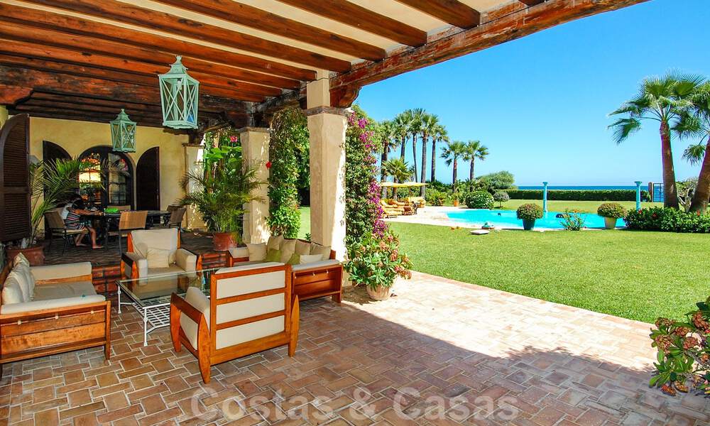 Majestueuze exclusieve villa te koop, eerstelijns strand, tussen Marbella en Estepona 29624