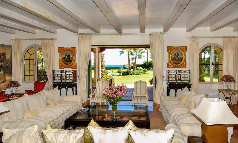 Majestueuze exclusieve villa te koop, eerstelijns strand, tussen Marbella en Estepona 29625