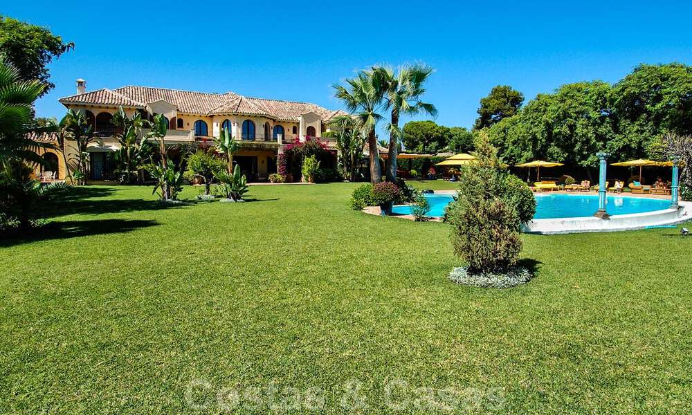 Majestueuze exclusieve villa te koop, eerstelijns strand, tussen Marbella en Estepona 29631