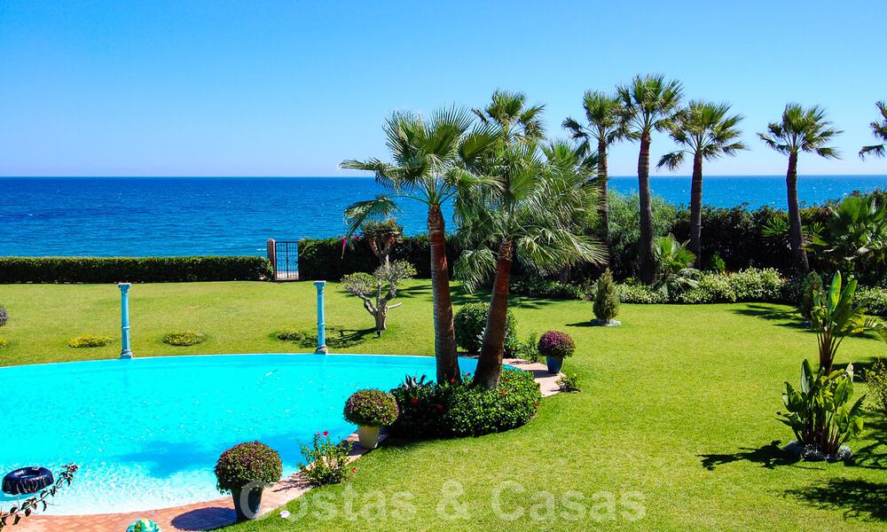 Majestueuze exclusieve villa te koop, eerstelijns strand, tussen Marbella en Estepona 29636