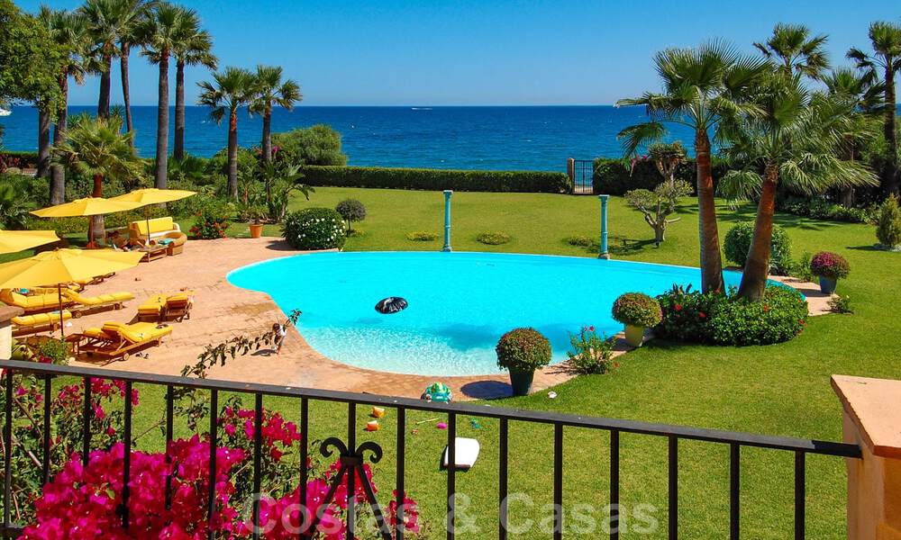 Majestueuze exclusieve villa te koop, eerstelijns strand, tussen Marbella en Estepona 29638