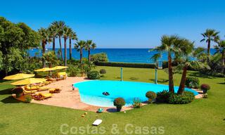 Majestueuze exclusieve villa te koop, eerstelijns strand, tussen Marbella en Estepona 29640 