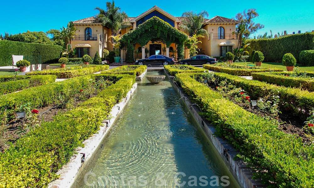 Majestueuze exclusieve villa te koop, eerstelijns strand, tussen Marbella en Estepona 29641