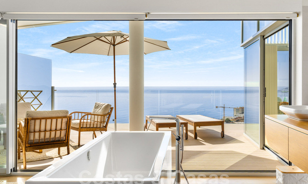 Uitmuntend en modern penthouse te koop met open zeezicht en op wandelafstand van het strand in Fuengirola - Benalmadena, Costa del Sol 54274