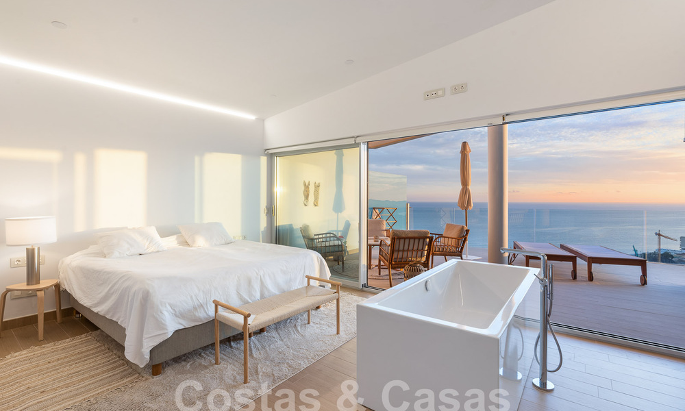 Uitmuntend en modern penthouse te koop met open zeezicht en op wandelafstand van het strand in Fuengirola - Benalmadena, Costa del Sol 54289