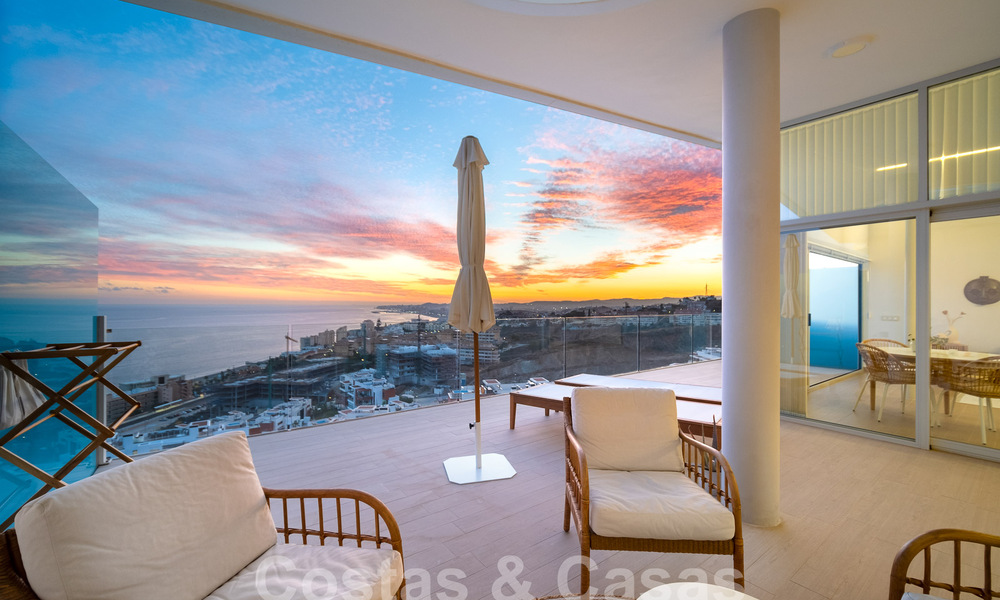 Uitmuntend en modern penthouse te koop met open zeezicht en op wandelafstand van het strand in Fuengirola - Benalmadena, Costa del Sol 54296