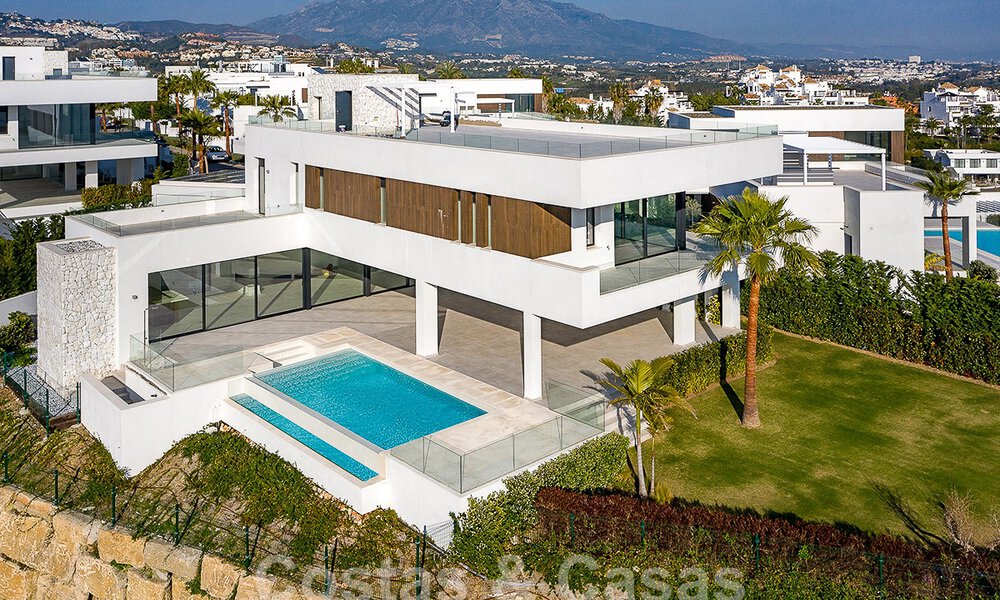 Modernistische luxevilla te koop met magnifiek uitzicht op zee en op de golfbaan in Benahavis - Marbella 54469