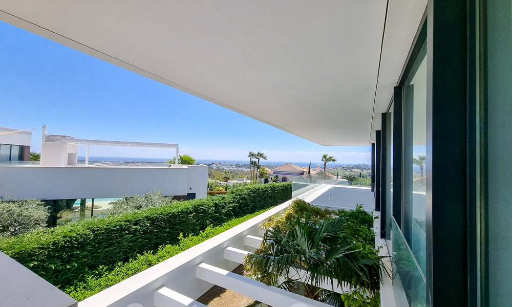 Modernistische luxevilla te koop met magnifiek uitzicht op zee en op de golfbaan in Benahavis - Marbella 54481