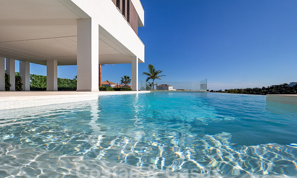 Modernistische luxevilla te koop met magnifiek uitzicht op zee en op de golfbaan in Benahavis - Marbella 54482