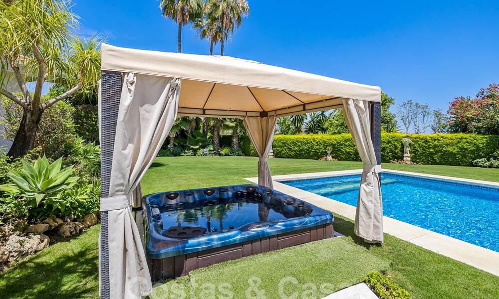 Mediterrane luxevilla te koop met 6 slaapkamers in een geprivilegieerde golfomgeving in Nueva Andalucia’s vallei, Marbella 53182